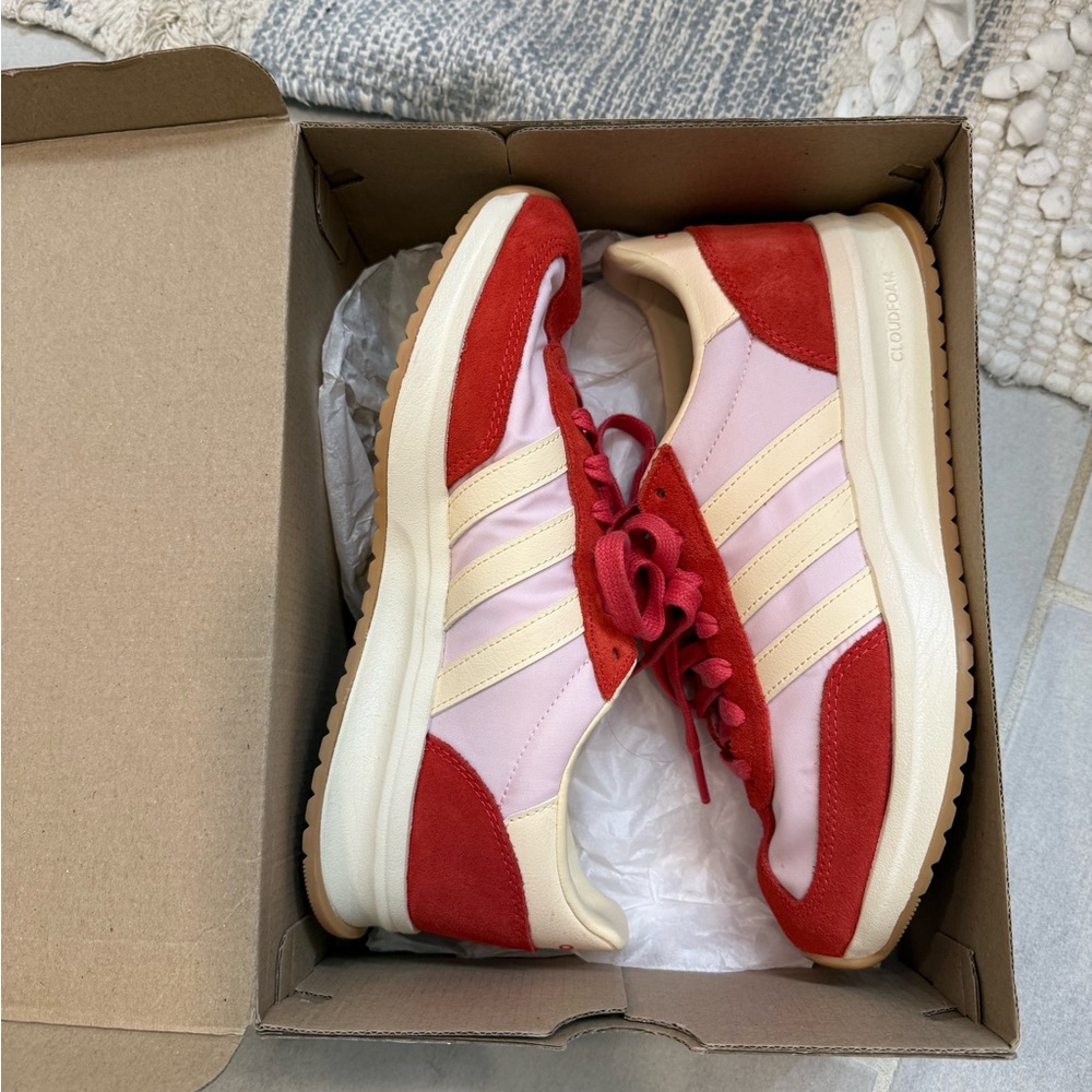 Adidas women’s run 70s 2.0 size 8